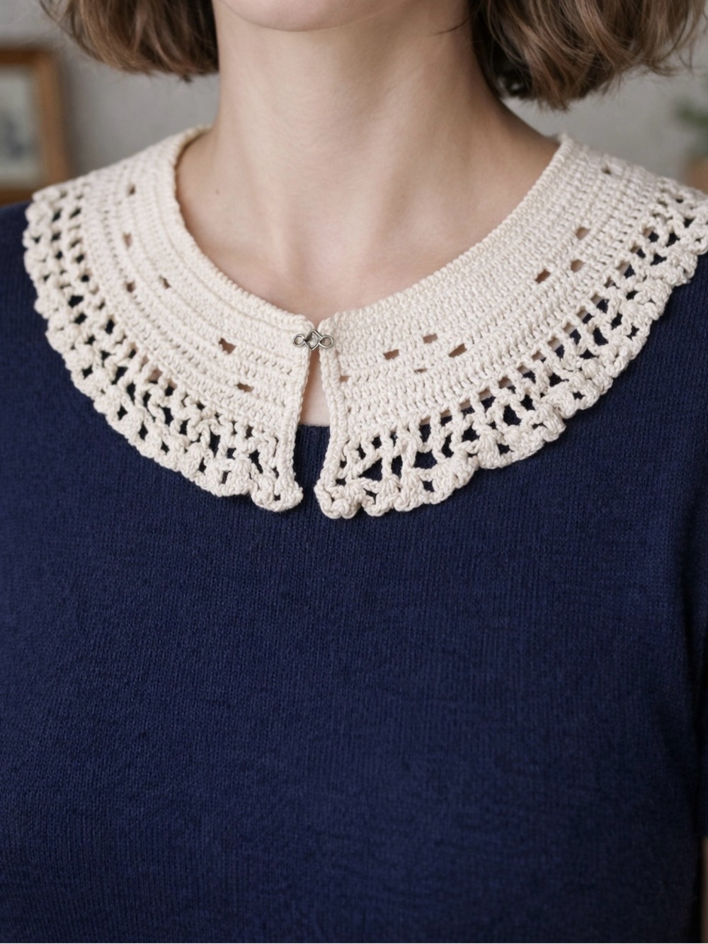 Vintage Hand‑Crocheted Lace Collar, Ivory Cotton, Scalloped Edge